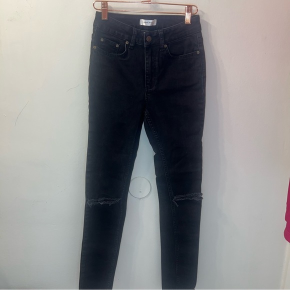 Anine Bing Distressed Brodie Jeans in Faded Black - Picture 2 of 8